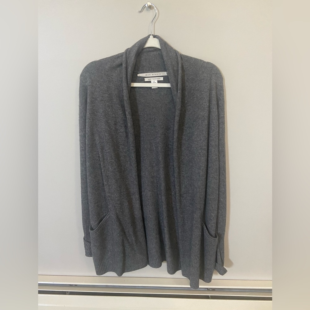 Women’s Sz M Max Studio light grey Cashmere sweater.